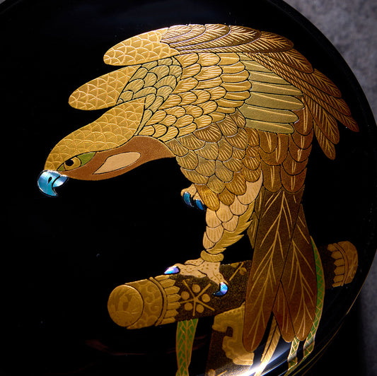 鷹 チリ付丸飾箱